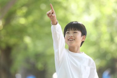 Gülümseyen ilkokul çocuğu imajı