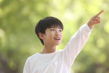 Gülümseyen ilkokul çocuğu imajı