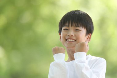 Gülümseyen ilkokul çocuğu imajı