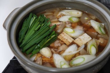 Tavuk ve turp yapıyorum.