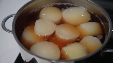 Kaynayan turp görüntüsü