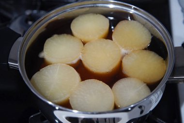 Kaynayan turp görüntüsü