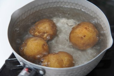 Patates haşlama görüntüsü