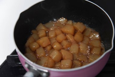 Tatlı ve baharatlı konjac yapmak