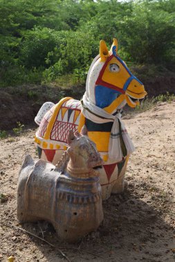 Terra cotta atı, yanmış çamurdan yapılmış bir at figürüdür. Bu heykeller farklı boyutlarda ve stillerde, gerçek boyutlarda savaşçı atlarından daha küçük, daha stil sahibi figürlere kadar..