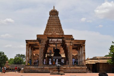 Büyük Tapınak ya da Peruvudaiyar Kovil olarak da bilinen Brihadeeswarar Tapınağı, Tanjavur, Tamil Nadu, Hindistan 'da bulunan muhteşem bir Hindu tapınağıdır.. 