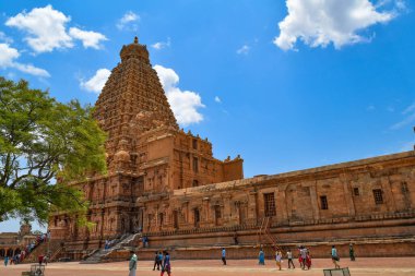 Büyük Tapınak ya da Peruvudaiyar Kovil olarak da bilinen Brihadeeswarar Tapınağı, Tanjavur, Tamil Nadu, Hindistan 'da bulunan muhteşem bir Hindu tapınağıdır.. 