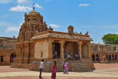 Büyük Tapınak ya da Peruvudaiyar Kovil olarak da bilinen Brihadeeswarar Tapınağı, Tanjavur, Tamil Nadu, Hindistan 'da bulunan muhteşem bir Hindu tapınağıdır.. 