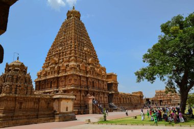 Büyük Tapınak ya da Peruvudaiyar Kovil olarak da bilinen Brihadeeswarar Tapınağı, Tanjavur, Tamil Nadu, Hindistan 'da bulunan muhteşem bir Hindu tapınağıdır.. 