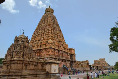 Büyük Tapınak ya da Peruvudaiyar Kovil olarak da bilinen Brihadeeswarar Tapınağı, Tanjavur, Tamil Nadu, Hindistan 'da bulunan muhteşem bir Hindu tapınağıdır.. 