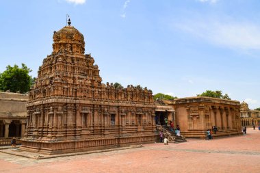 Büyük Tapınak ya da Peruvudaiyar Kovil olarak da bilinen Brihadeeswarar Tapınağı, Tanjavur, Tamil Nadu, Hindistan 'da bulunan muhteşem bir Hindu tapınağıdır.. 