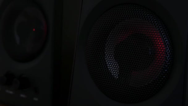 Gros Plan Sur Subwoofer Mobile Avec Rétro Éclairage Rouge Musique — Video