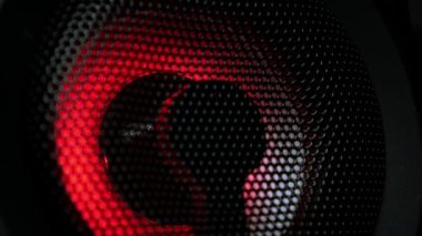 Closeup sub-woofer hareket yönü. Hoparlör bölümü müzik