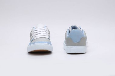 Açık mavi ve gri unisex spor ayakkabısı 