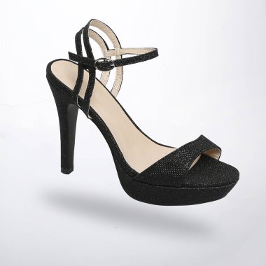 Şık görünmek için yüksek topuklu sandalet.