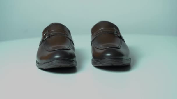 Επίσημη Παπούτσια 360 Βαθμό Απομονώνονται Λευκό Φόντο — Αρχείο Βίντεο