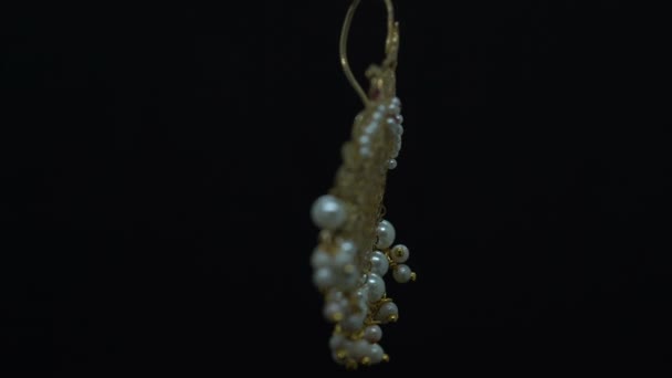 Nádherné Lesklé Třpytivé Zlaté Šperky Oslnivým Leskem Drahokamech Makro Detailní — Stock video