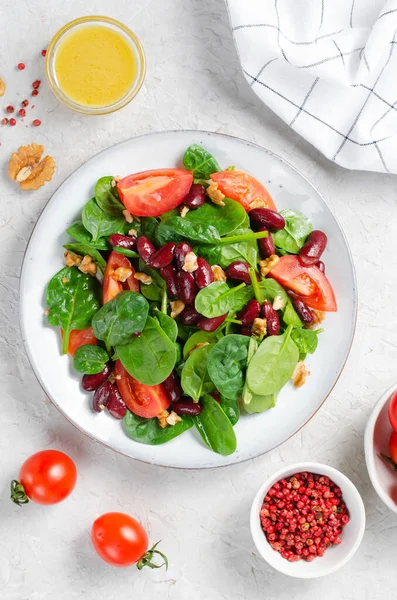 Red Bean Salad Vegan Salad Spinach Cherry Tomatoes Walnuts Beans — Stock Photo, Image