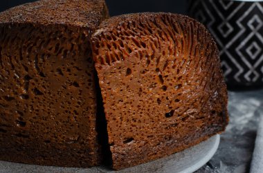 Baba Neagra, Kara Baba, Geleneksel Moldova Tatlısı, Asya 'da bal peteği keki olarak da bilinir.