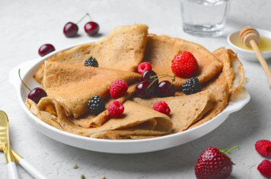 Karışık böğürtlenli krep, Taze böğürtlenli ev yapımı kahvaltı