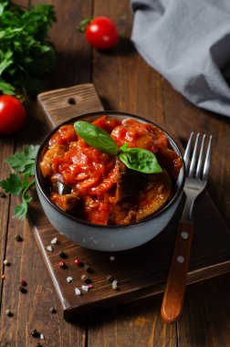 Haşlanmış sebzeler, Sağlıklı Vejetaryen Yemeği, Sebzeli Ratatouille, Karanlık Arkaplanda