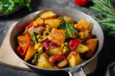 Patates Sebze Güveci, Pişmiş Sebzeler, Sağlıklı Vejetaryen Yemeği