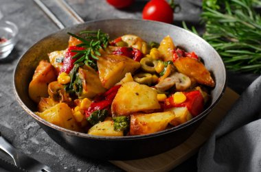 Patates Sebze Güveci, Pişmiş Sebzeler, Sağlıklı Vejetaryen Yemeği