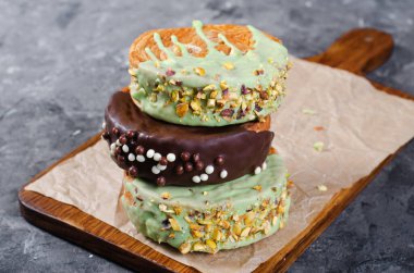 Yuvarlak Kruvasan, New York Roll, Çikolata Şekerli Moda Pastası