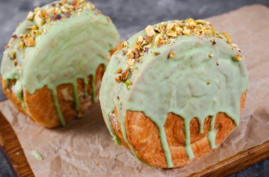 Yuvarlak Kruvasan, New York Roll, Çikolata Şekerli Moda Pastası