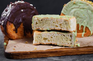 Yuvarlak Kruvasan, New York Roll, Çikolata Şekerli Moda Pastası