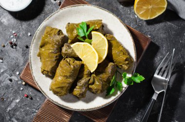 Dolma, Doldurulmuş Üzüm Yaprakları Karanlık Arkaplanda, Geleneksel Kafkas, Türk, Lübnan, Yunan Mutfağı