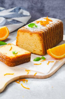 Turuncu Kek, Parlak Arkaplanda Turuncu Zest ile Nemli Somun