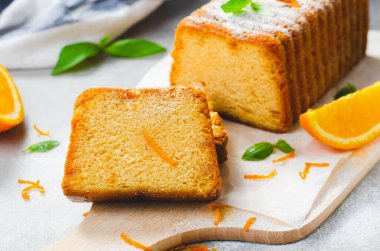 Turuncu Kek, Parlak Arkaplanda Turuncu Zest ile Nemli Somun
