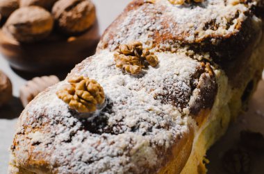 Ceviz tarçınlı taze ekmek, geleneksel fırın, ekmek keki.