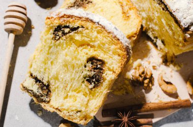 Ceviz tarçınlı taze ekmek, geleneksel fırın, ekmek keki.