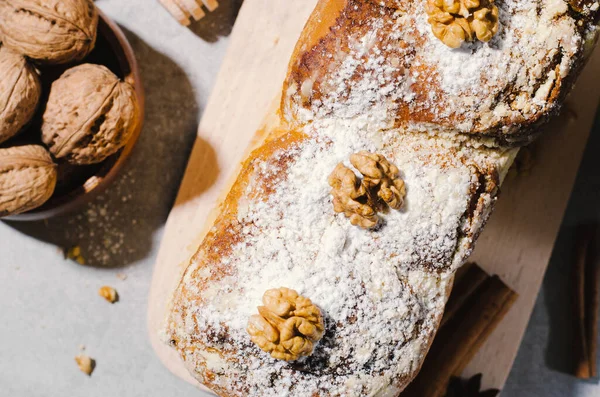 Φρέσκο Loaf Γέμιση Κανέλας Καρύδι Παραδοσιακό Αρτοποιείο Κέικ Loaf — Φωτογραφία Αρχείου