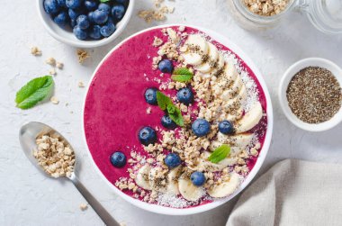 Granola, Muz ve Chia Seeds, Sağlıklı Gıda, Vegan veya Vejetaryen Diyet Gıda Konsepti, Parlak Arkaplan