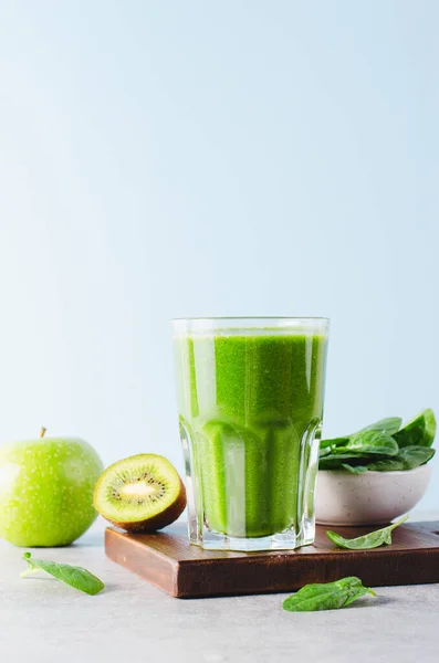 Зеленый Коктейль Освежающий Шпинат Киви Яблочный Напиток Здоровая Пища Детоксикация — стоковое фото