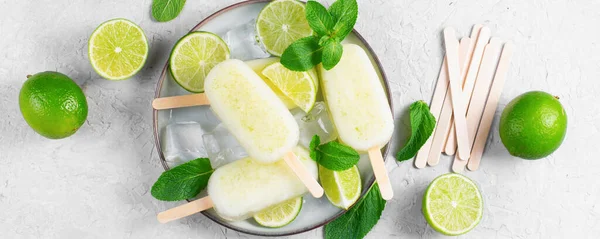 Refreshing Lime Popsicles Brazilian Lemonade Ice Lolly Fresh Lime Mint — Stock Photo, Image