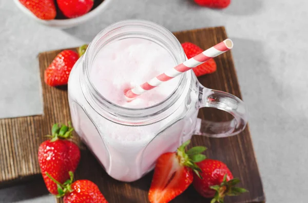 Strawberry Drink Milkshake Fresh Strawberry Light Grey Background — Stock Photo, Image