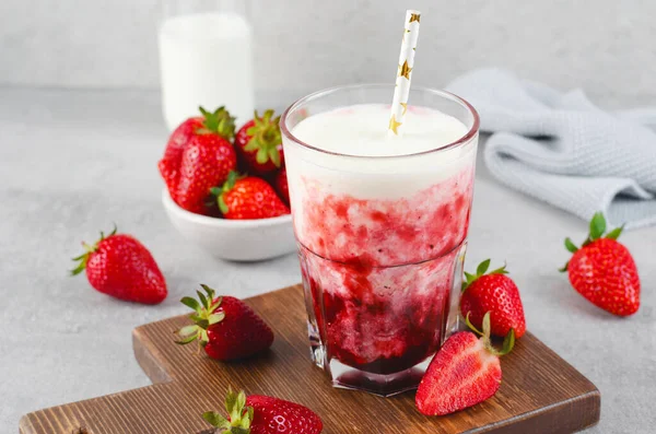 Korean Strawberry Milk Strawberry Milkshake Pureed Fresh Berries Refreshing Summer — Stock Photo, Image