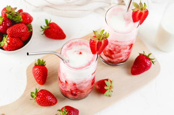 Korean Strawberry Milk Strawberry Milkshake Pureed Fresh Berries Refreshing Summer — Stock Photo, Image