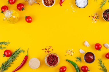 Baharat ve Sebzelerle Pişirme Konsepti Sarı Arkaplanda, Vejetaryen Gıda, Sağlık, Tarifler İçin Arka plan, Üst Görünüm