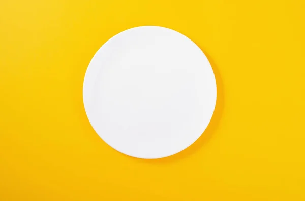 Placa Vazia Fundo Amarelo Brilhante Vista Superior — Fotografia de Stock