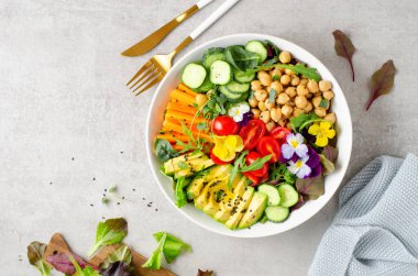 Nohut, Avokado ve Taze Sebzeler, Sağlıklı Yeme, Lezzetli Vejetaryen Yemeği