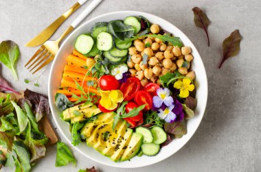 Nohut, Avokado ve Taze Sebzeler, Sağlıklı Yeme, Lezzetli Vejetaryen Yemeği