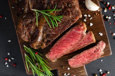 Pişmiş Biftek, Biftek Organik Et, Koyu Arkaplan