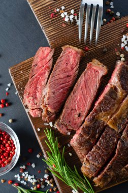 Pişmiş Biftek, Biftek Organik Et, Koyu Arkaplan