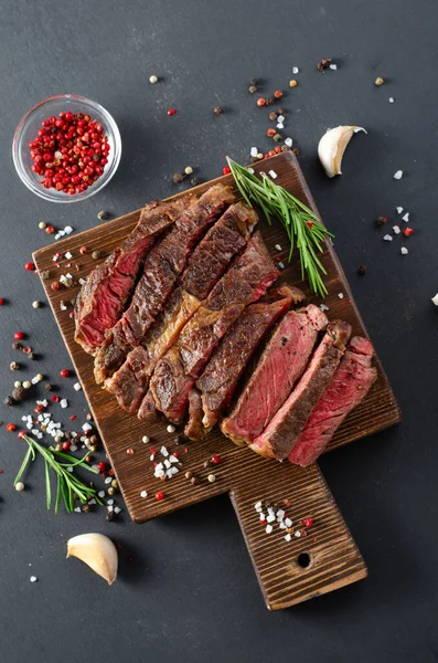 Pişmiş Biftek, Biftek Organik Et, Koyu Arkaplan