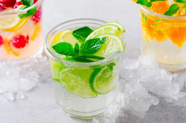 Zomer Drankjes Set Fruit Citrus Berry Verfrissende Limonades Cocktails Heldere — Stockfoto